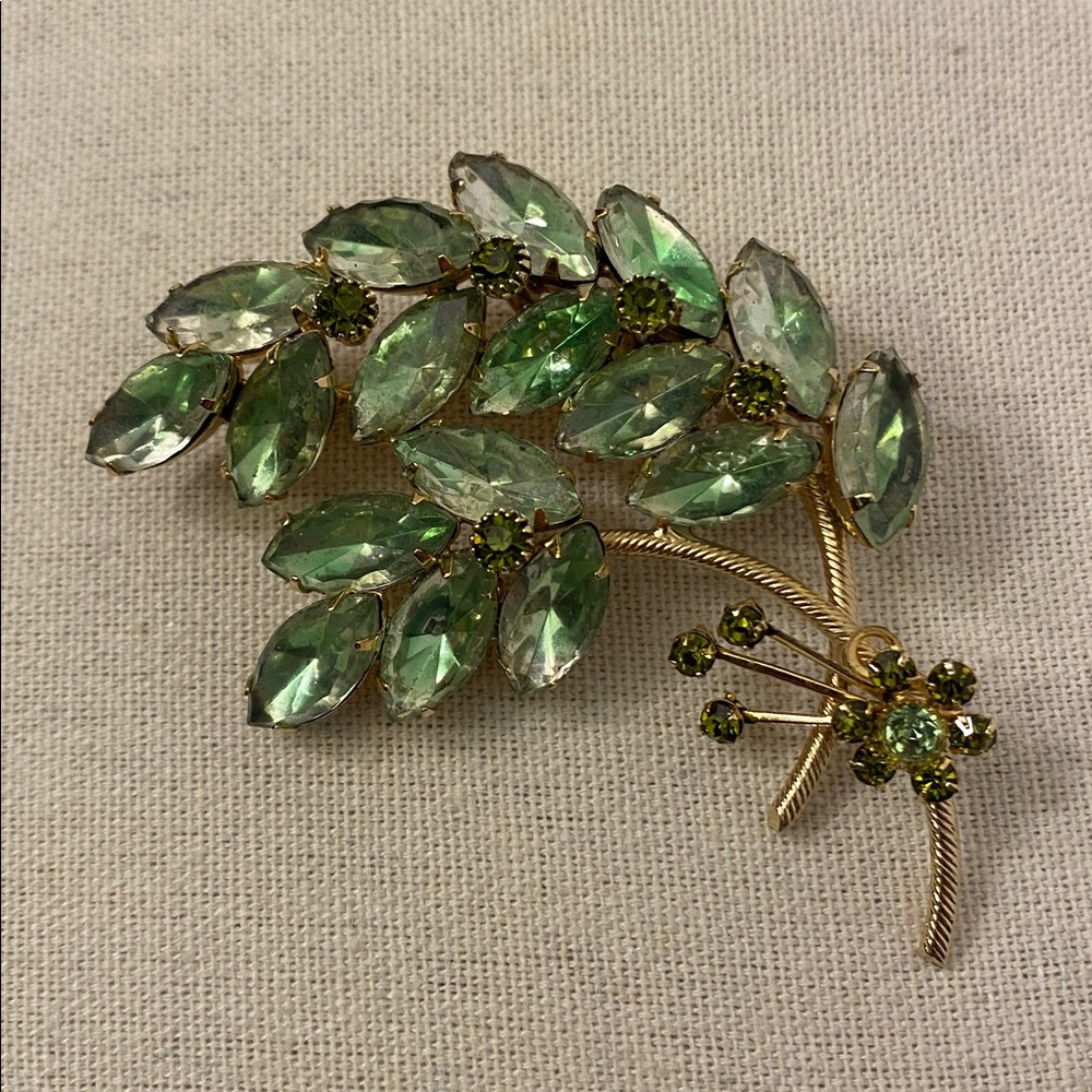 Vintage Green Rhinestone Floral Spray Brooch Gold Tone Marquise Cut
